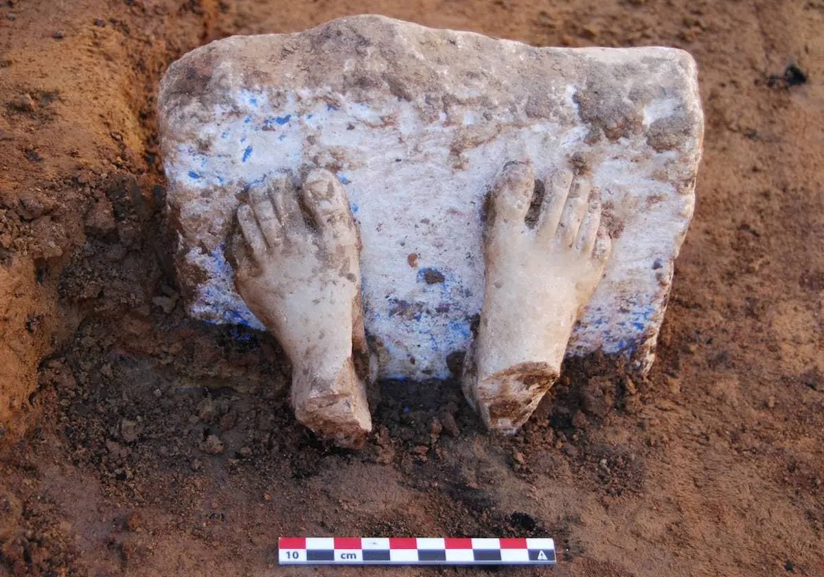  An image of a pair of carved stone feet from the Abjad PaleoHispanic culture found at the archaeological site of Casas del Turuñuelo.